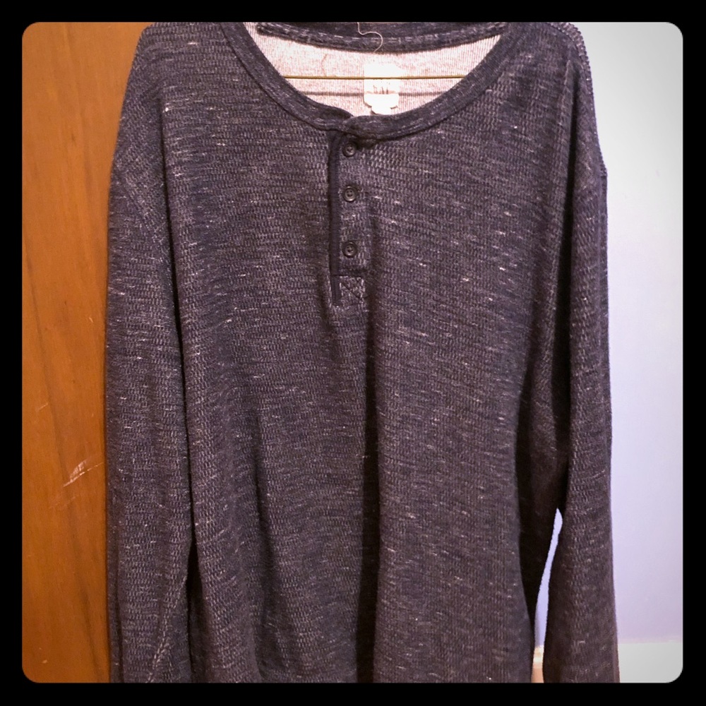 Gap Long sleeve thermal three button down